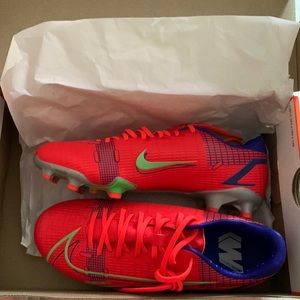 NIKE Vapor 14 Academy Soccer Cleats